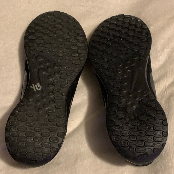 NIKE Revolution 7 Black Size 11 Shoes - Picture 13 of 13